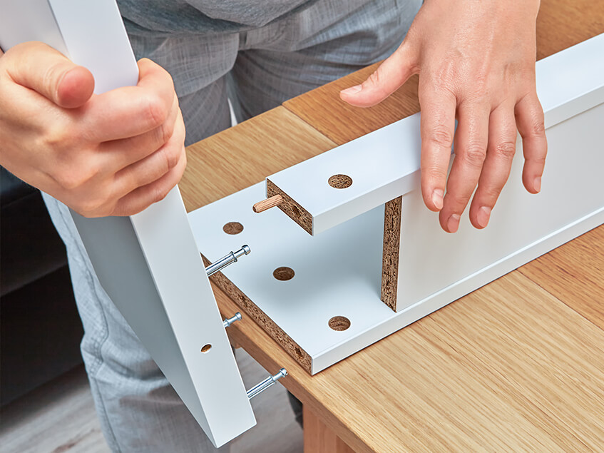Neglecting Glue or Wood Dowels